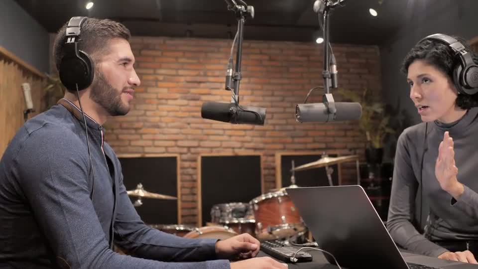 Vertical podcast clip preview